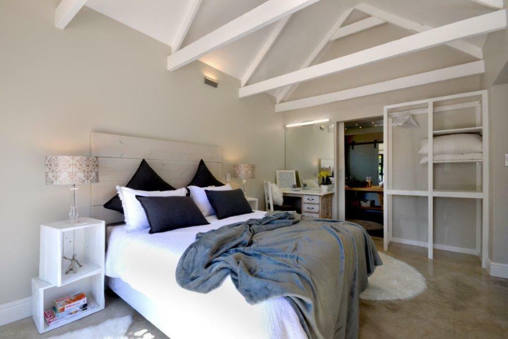 Saffron Apartment *